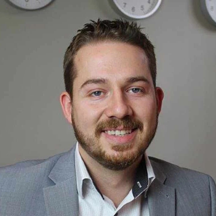 Profile picture of Rob Smith in a gray suit against a beige background.